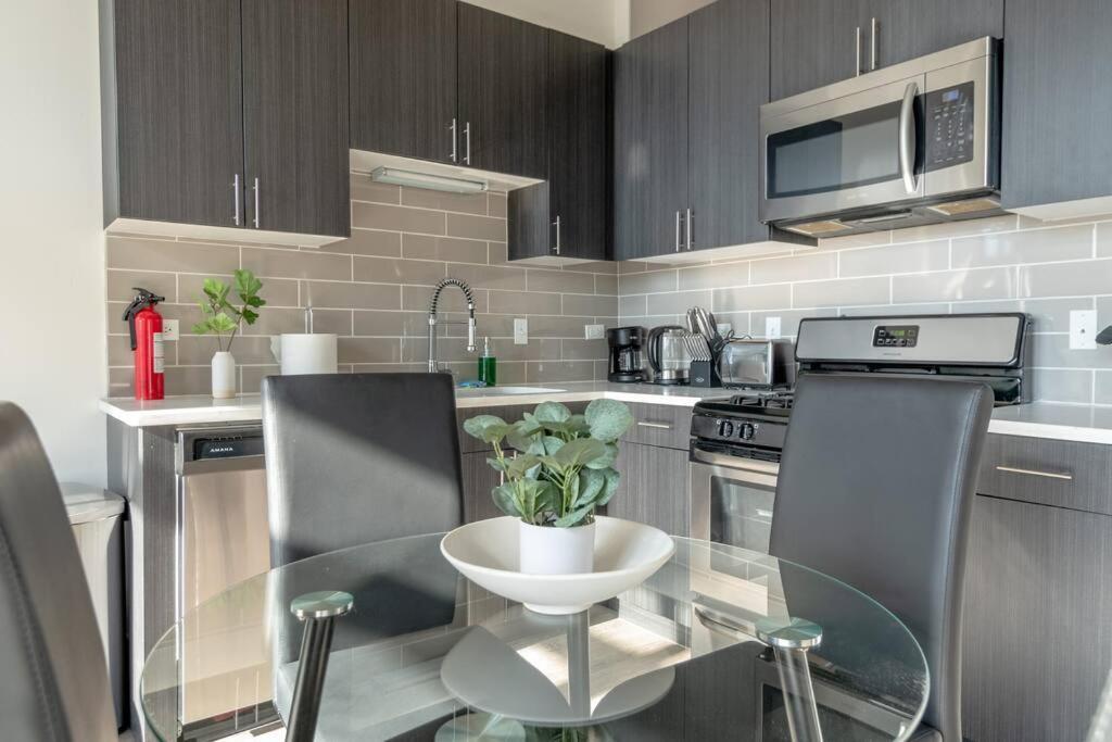 Mccormick Place Beautiful 2Br Apartment With Optional Parking Sleeps Up To 8 Near Soldier Field, Grant Park And Lakefront Trail Chicago Exteriör bild